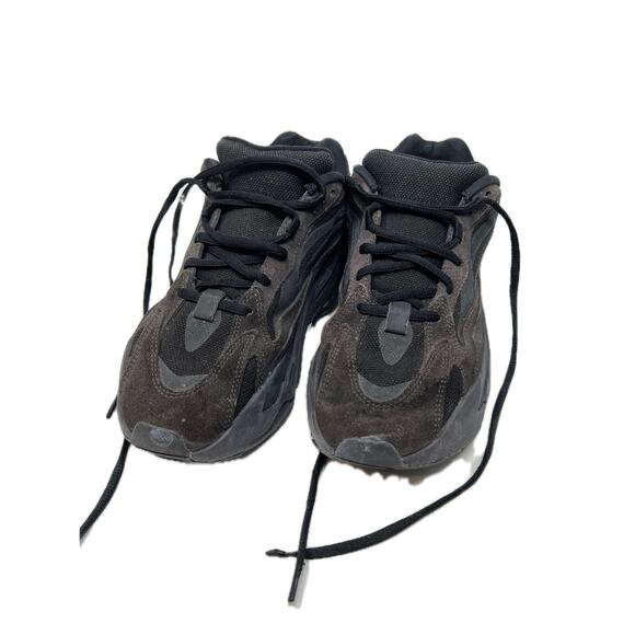 adidas Yeezy Boost 700 V2 Vanta Mens 10.5 main image 6